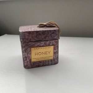 Urban Decay Lickable Kissable Honey Body Powder